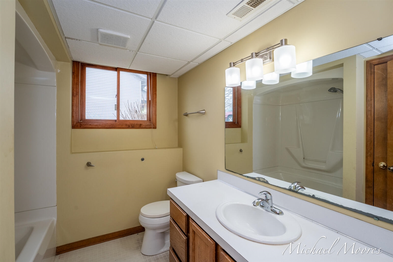 7130 28th Avenue, Hudsonville, MI, 49426-8816