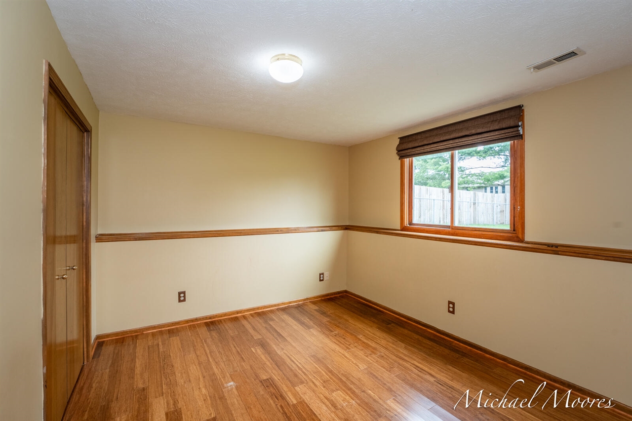 7130 28th Avenue, Hudsonville, MI, 49426-8816