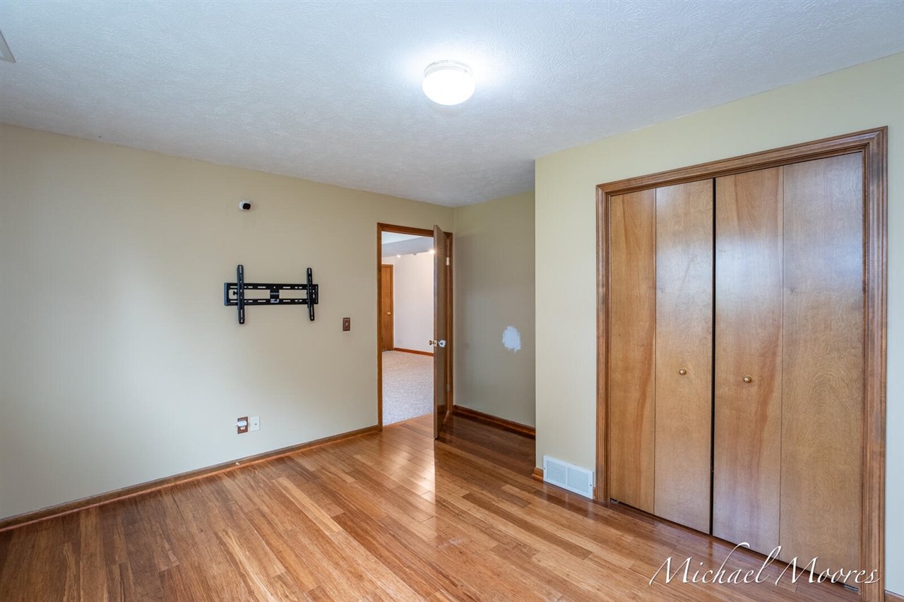 7130 28th Avenue, Hudsonville, MI, 49426-8816