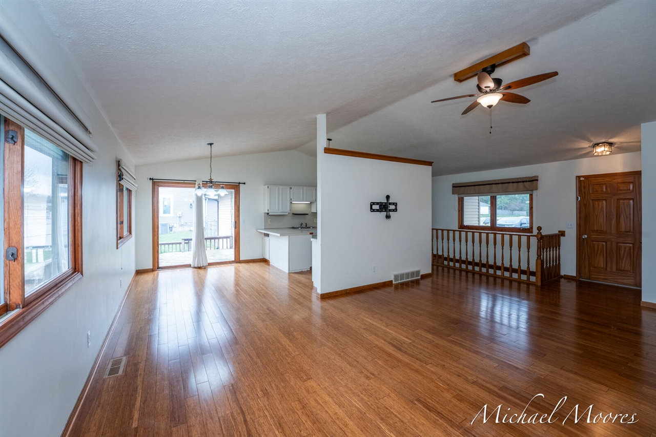 7130 28th Avenue, Hudsonville, MI, 49426-8816