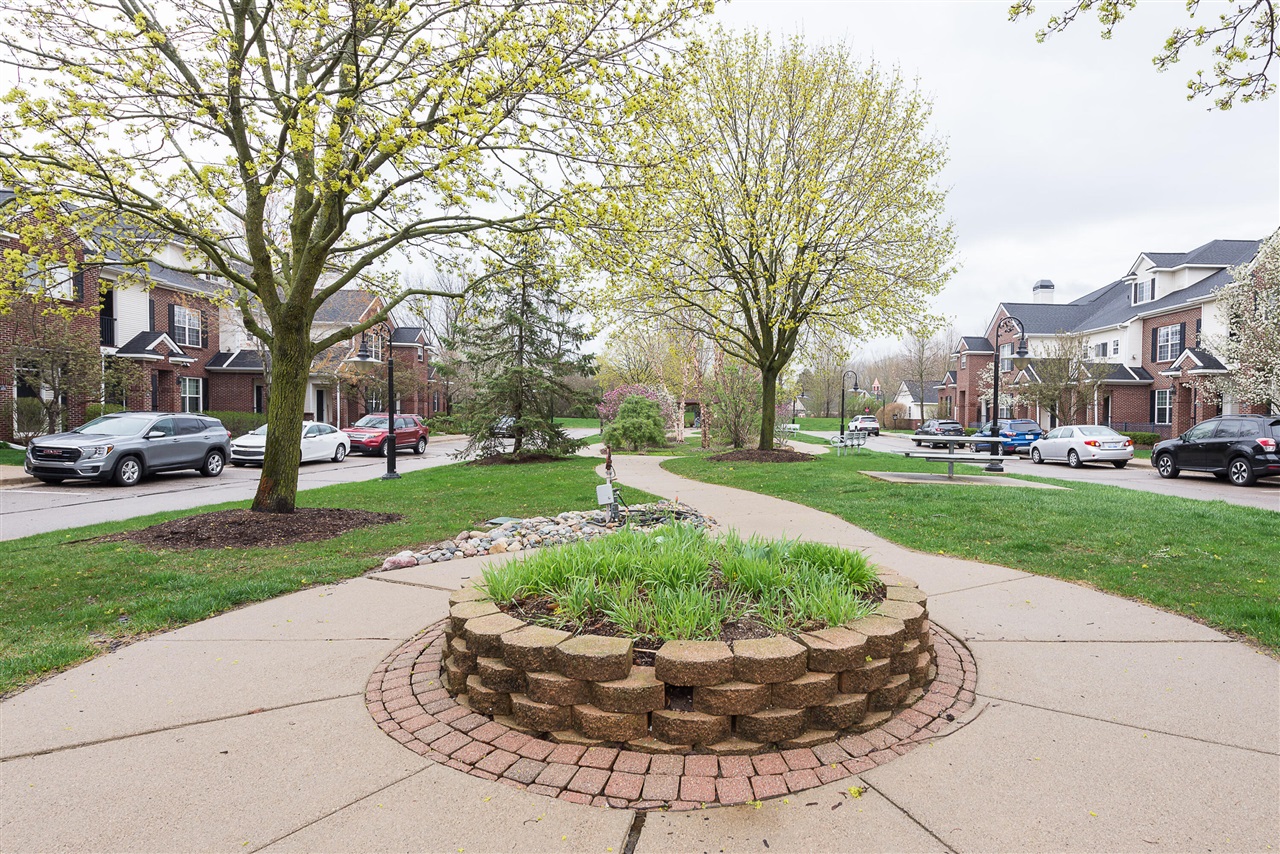 301 Scio Village Court UNIT&nbsp;260, Ann Arbor, MI, 48103-9144