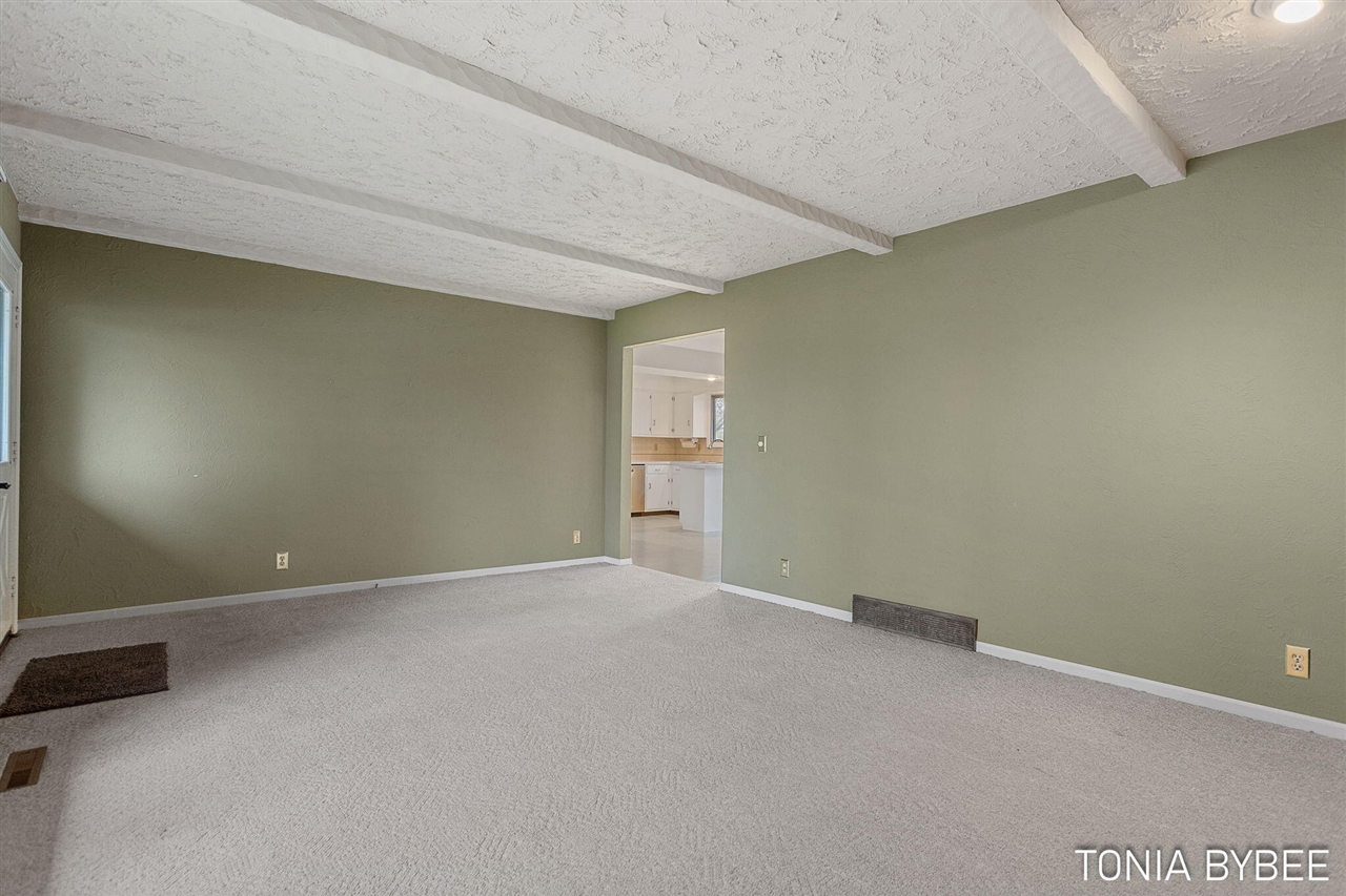 2594 West Chester Drive, Zeeland, MI, 49464-9118