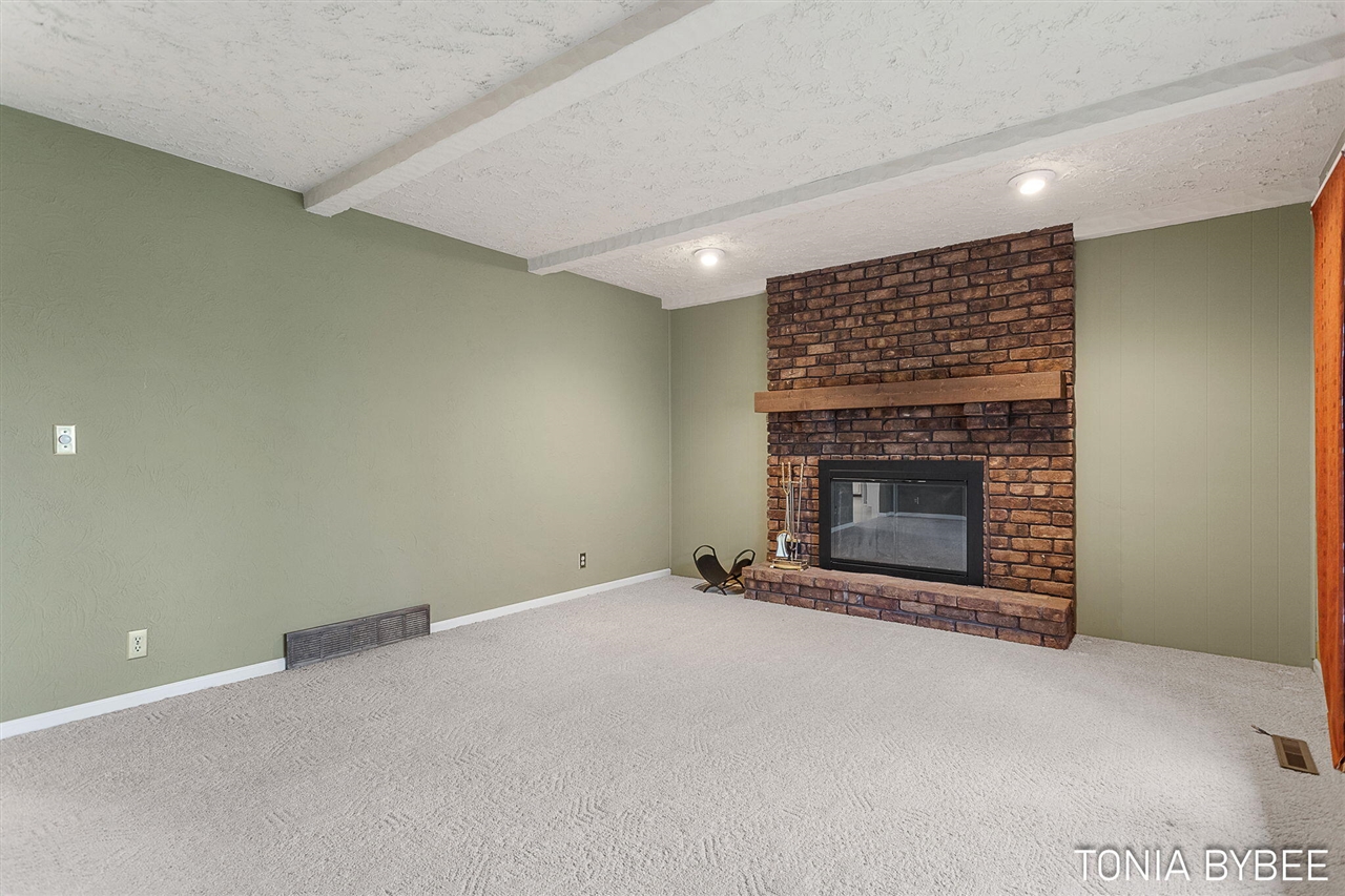 2594 West Chester Drive, Zeeland, MI, 49464-9118