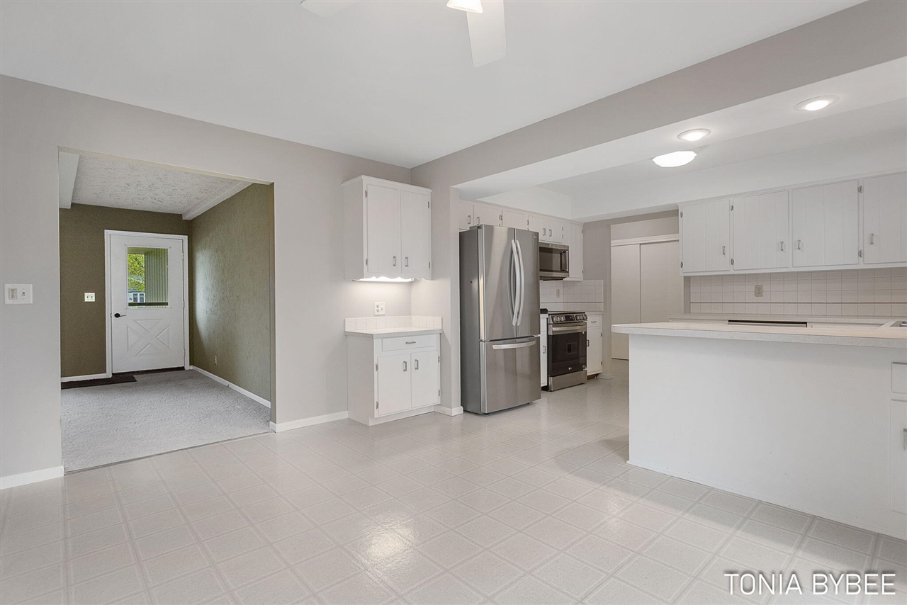 2594 West Chester Drive, Zeeland, MI, 49464-9118