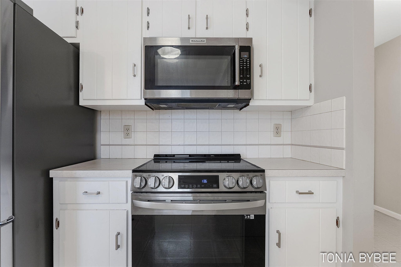 2594 West Chester Drive, Zeeland, MI, 49464-9118