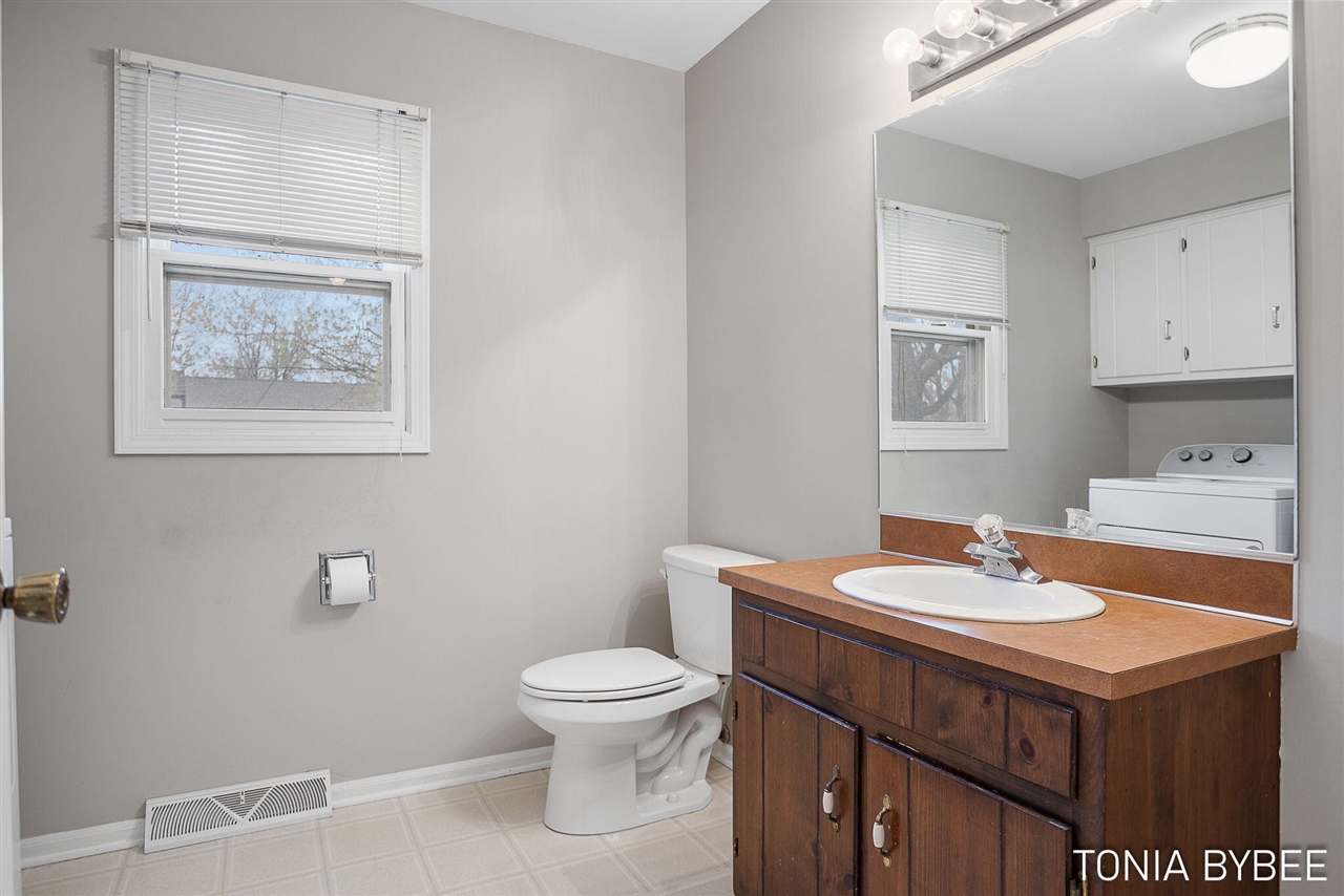 2594 West Chester Drive, Zeeland, MI, 49464-9118