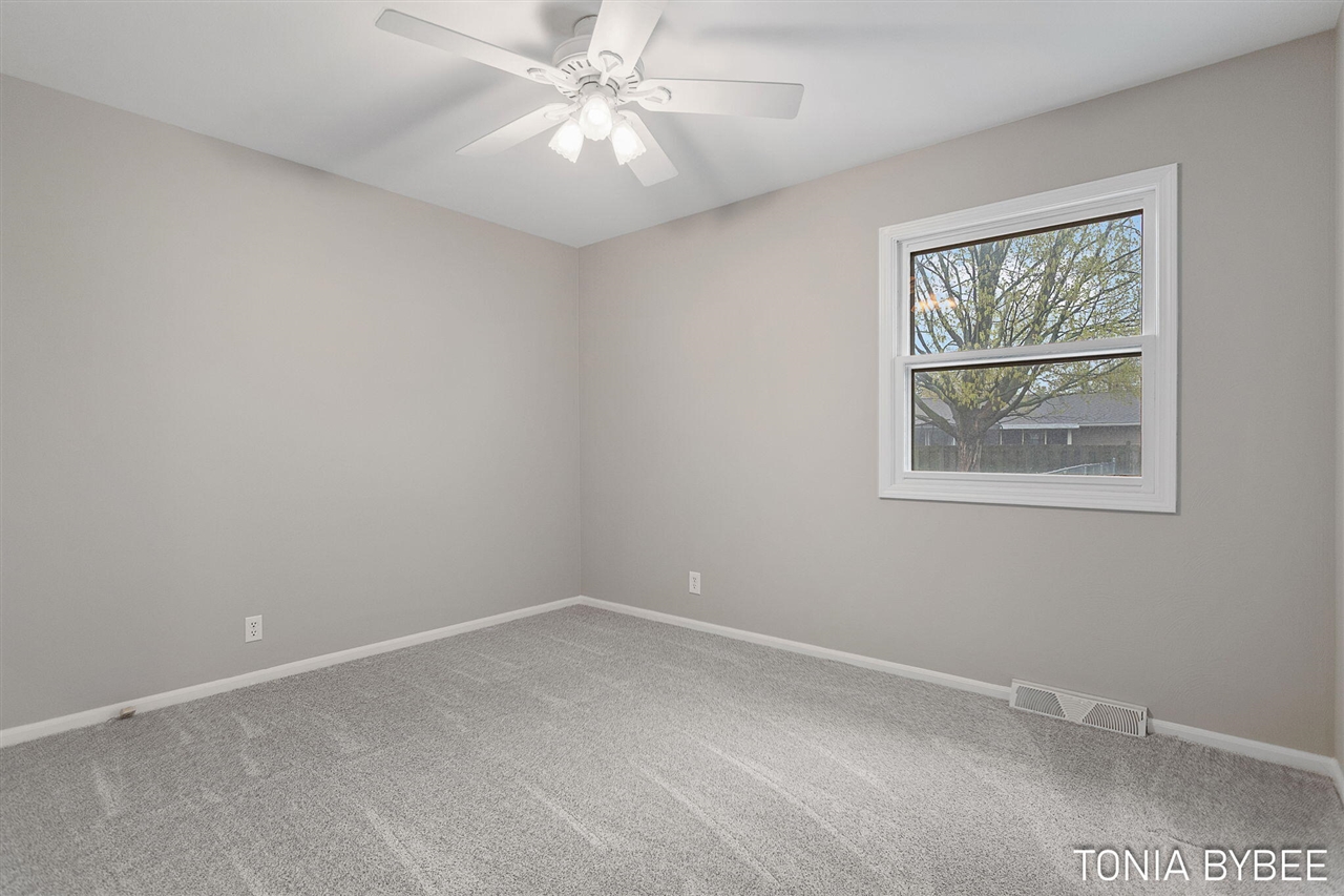 2594 West Chester Drive, Zeeland, MI, 49464-9118