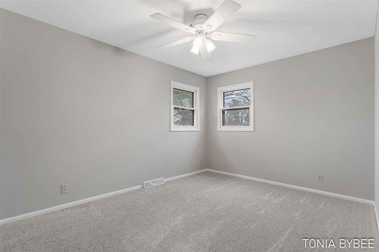 2594 West Chester Drive, Zeeland, MI, 49464-9118