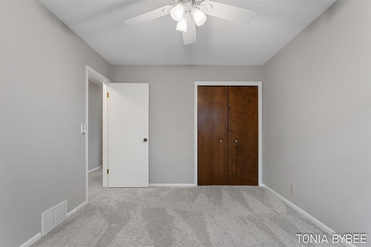 2594 West Chester Drive, Zeeland, MI, 49464-9118