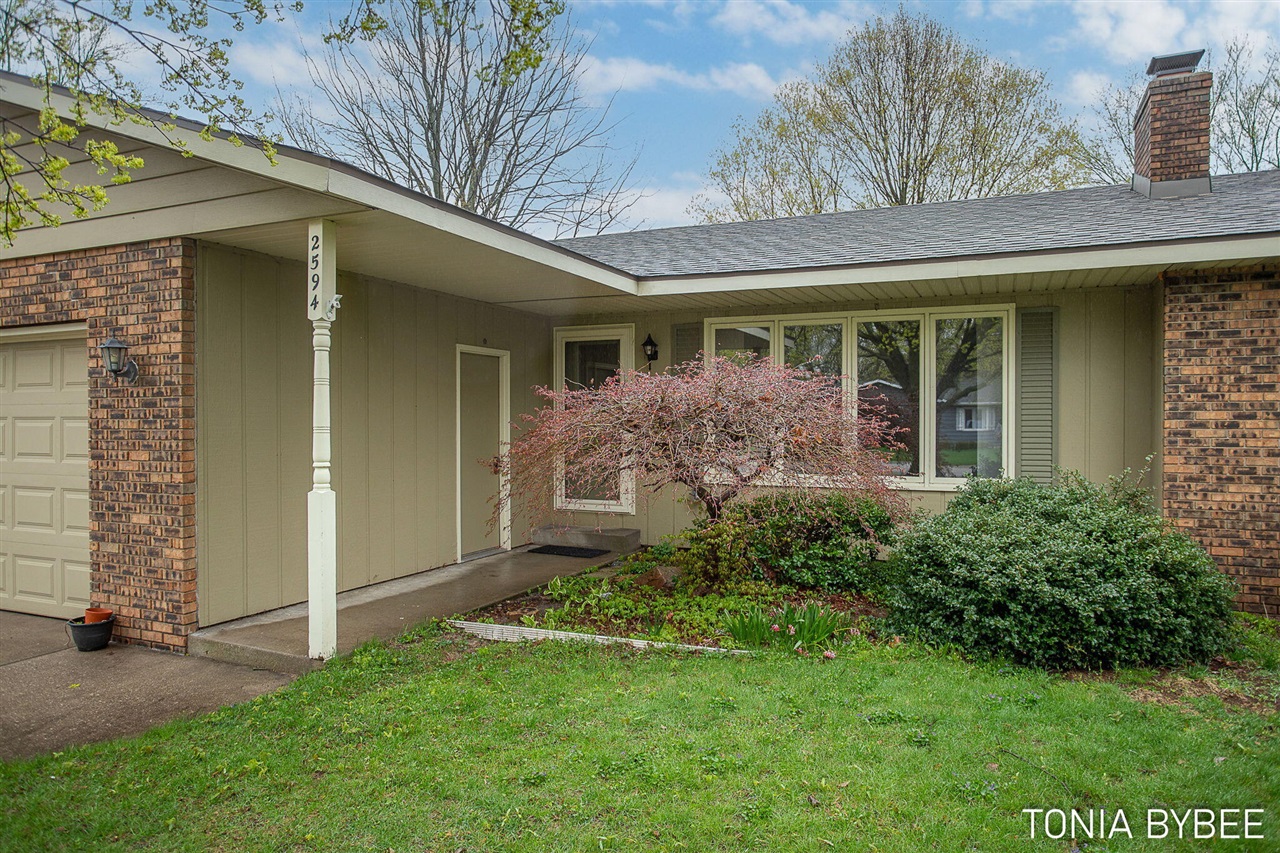 2594 West Chester Drive, Zeeland, MI, 49464-9118