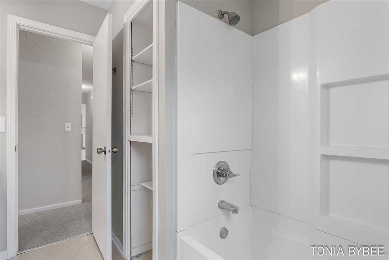 2594 West Chester Drive, Zeeland, MI, 49464-9118