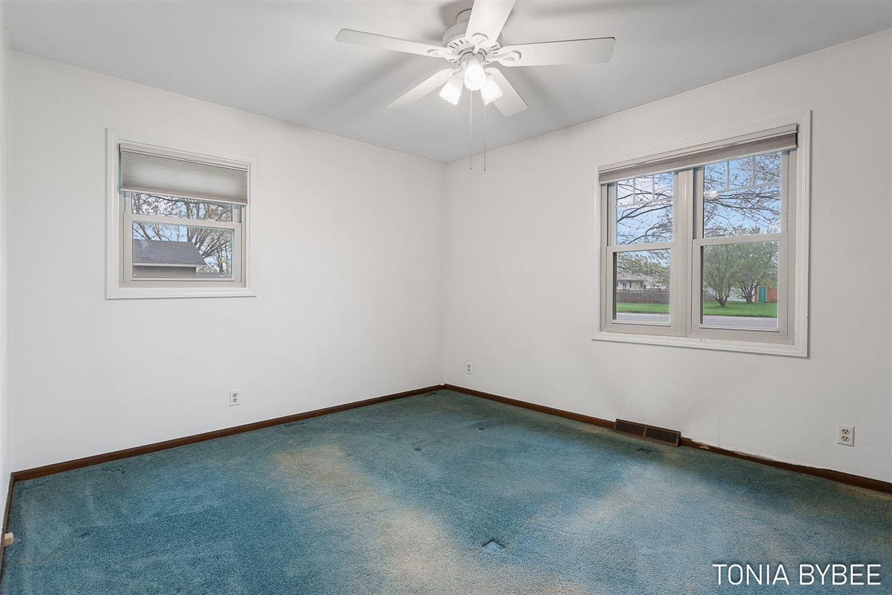 2594 West Chester Drive, Zeeland, MI, 49464-9118