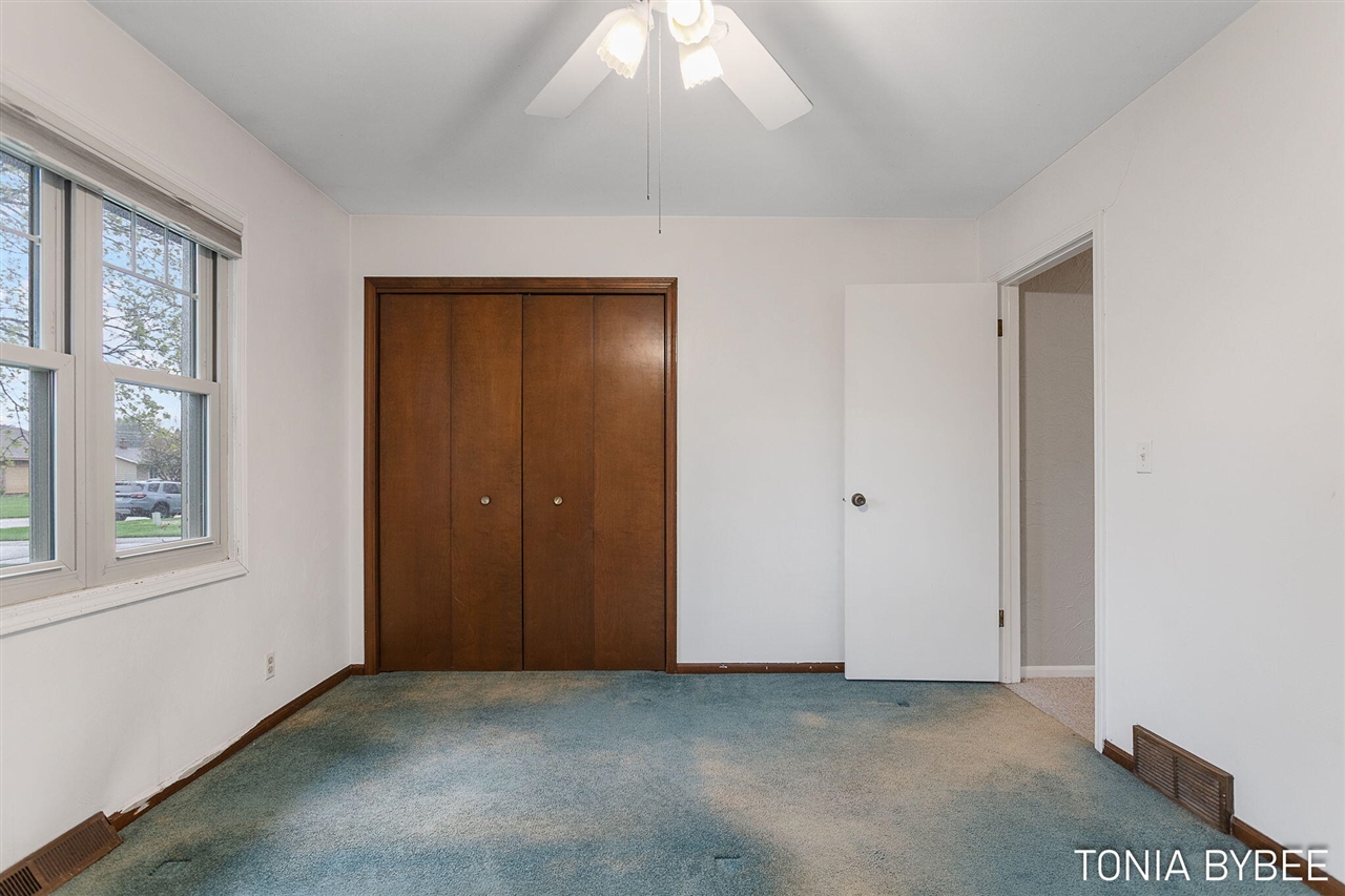 2594 West Chester Drive, Zeeland, MI, 49464-9118