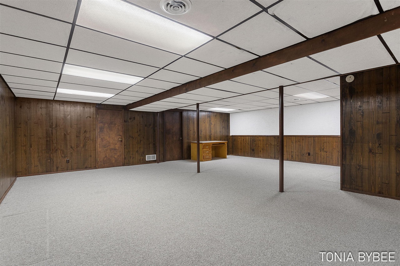 2594 West Chester Drive, Zeeland, MI, 49464-9118