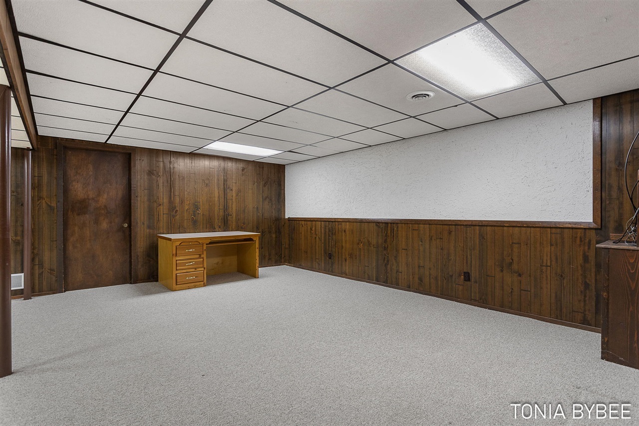 2594 West Chester Drive, Zeeland, MI, 49464-9118