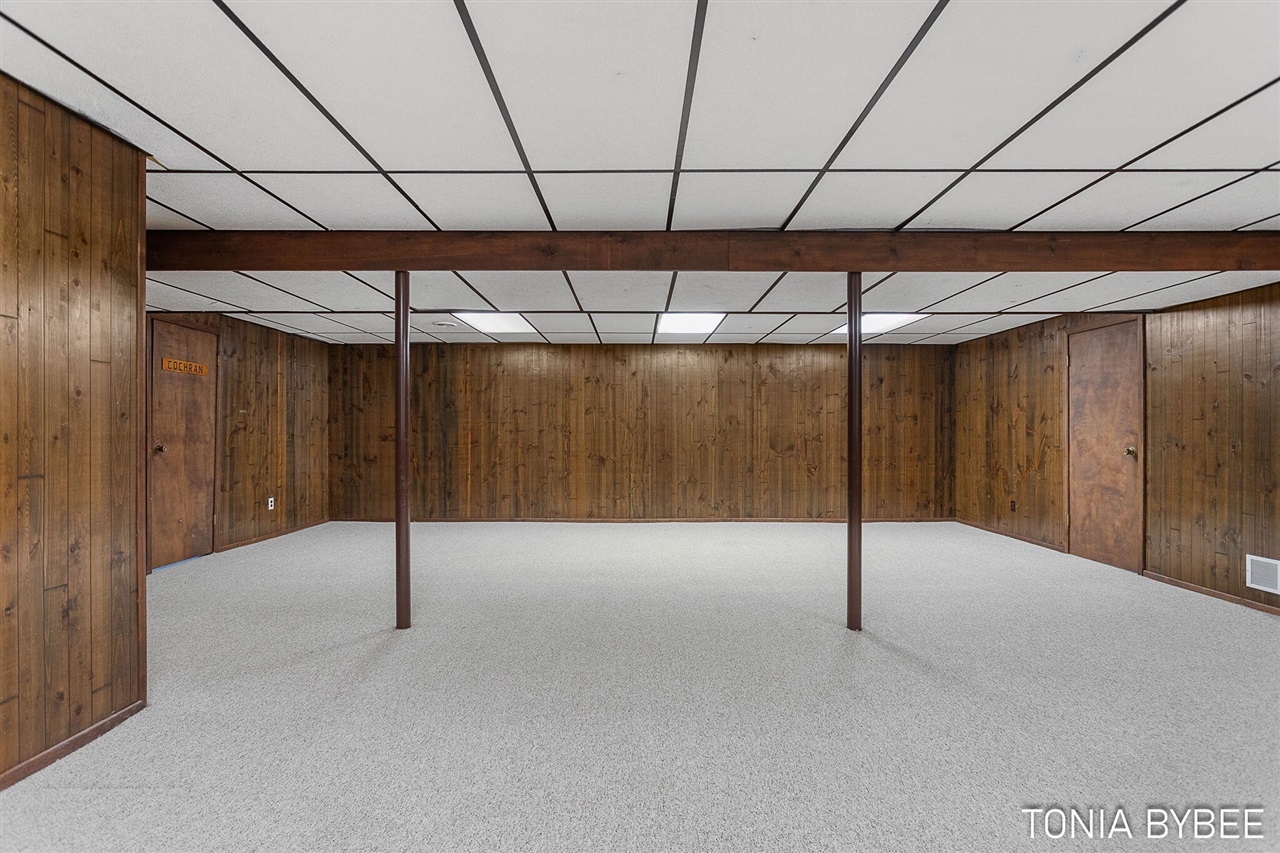 2594 West Chester Drive, Zeeland, MI, 49464-9118