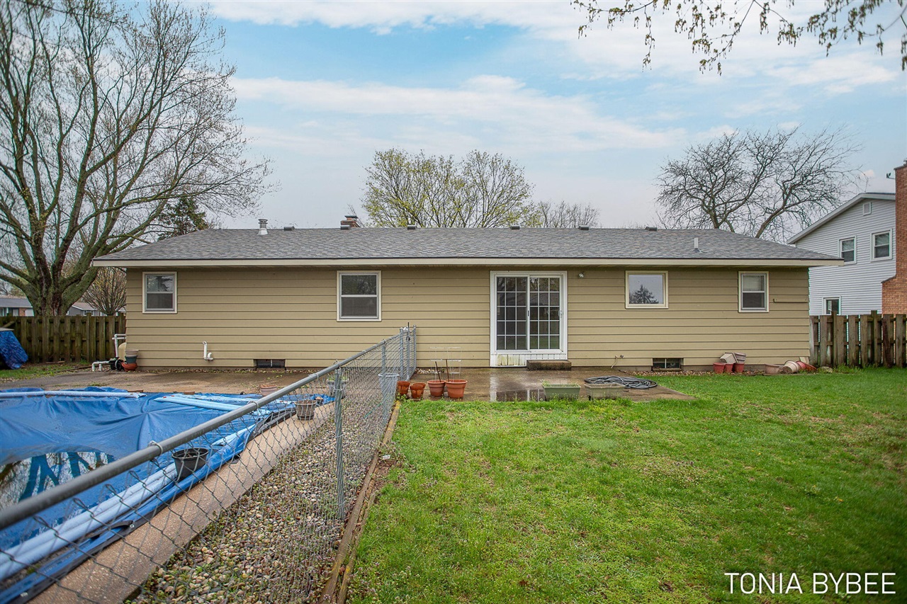 2594 West Chester Drive, Zeeland, MI, 49464-9118