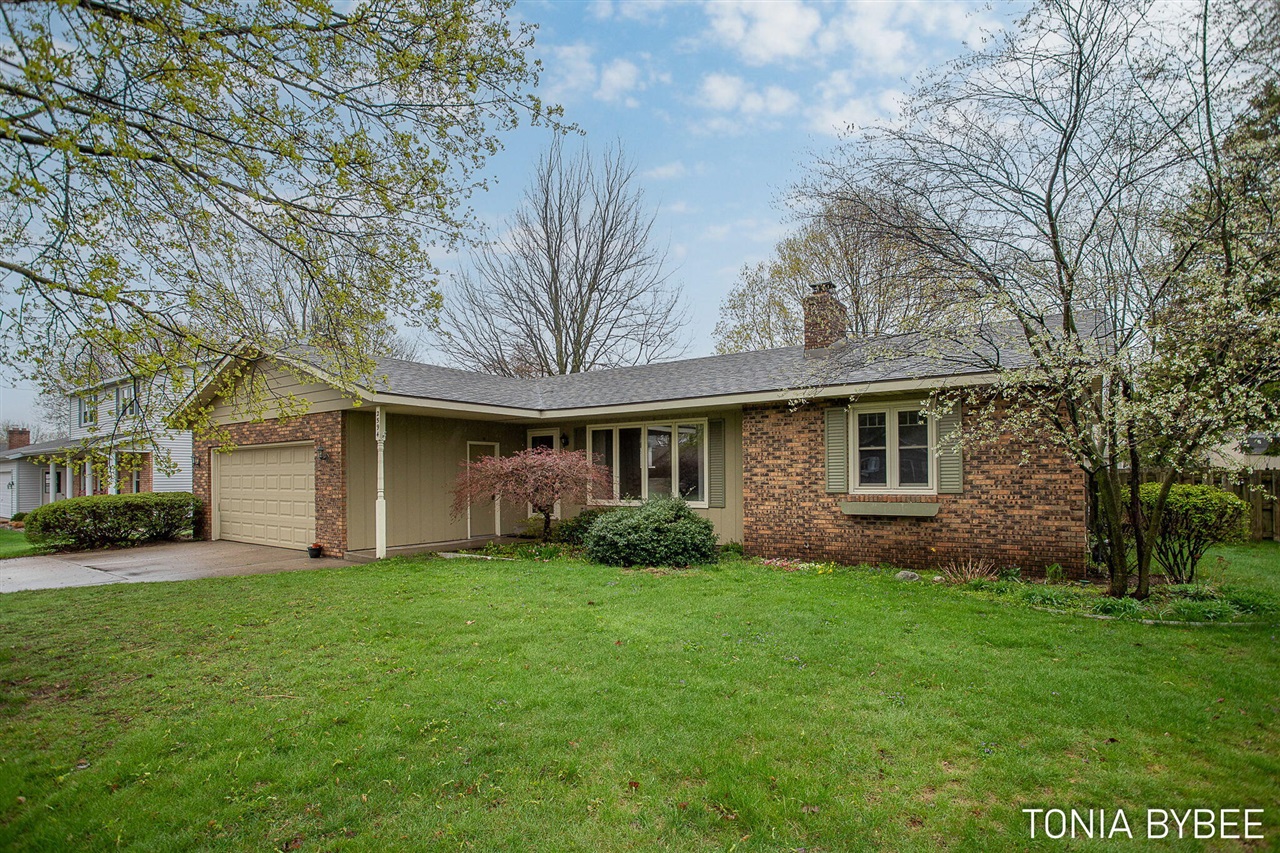 2594 West Chester Drive, Zeeland, MI, 49464-9118