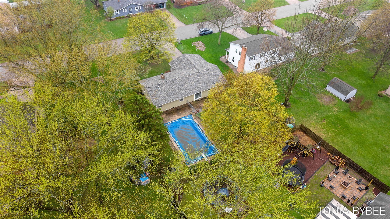 2594 West Chester Drive, Zeeland, MI, 49464-9118