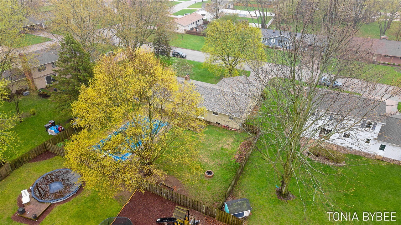 2594 West Chester Drive, Zeeland, MI, 49464-9118