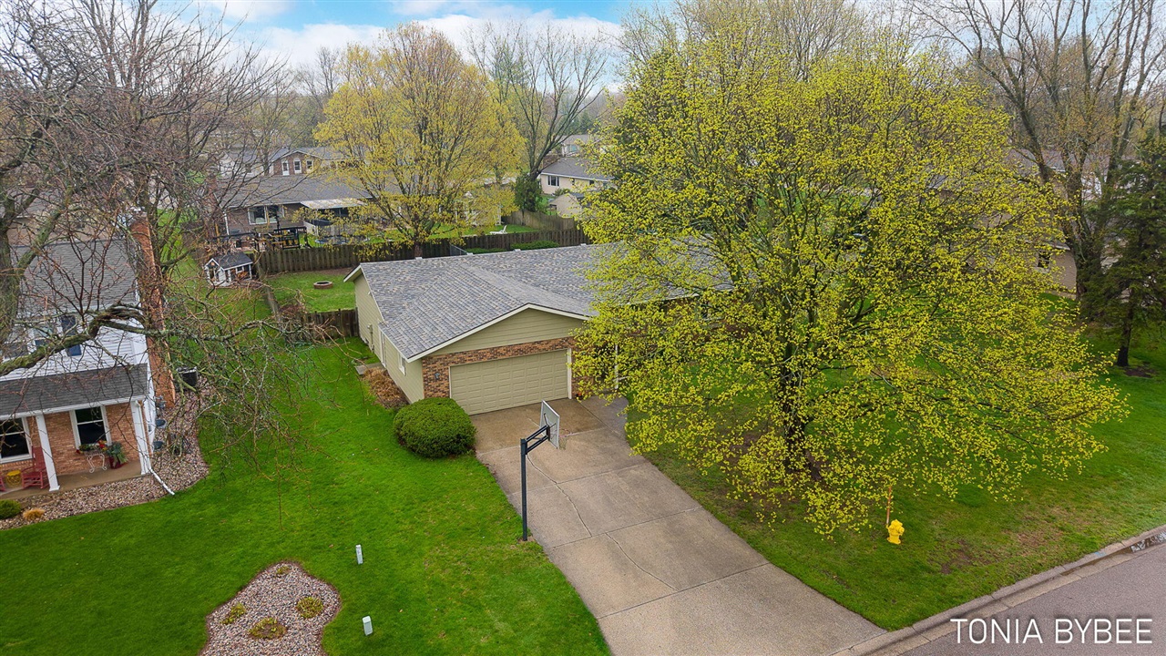 2594 West Chester Drive, Zeeland, MI, 49464-9118
