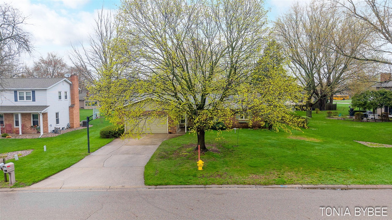 2594 West Chester Drive, Zeeland, MI, 49464-9118