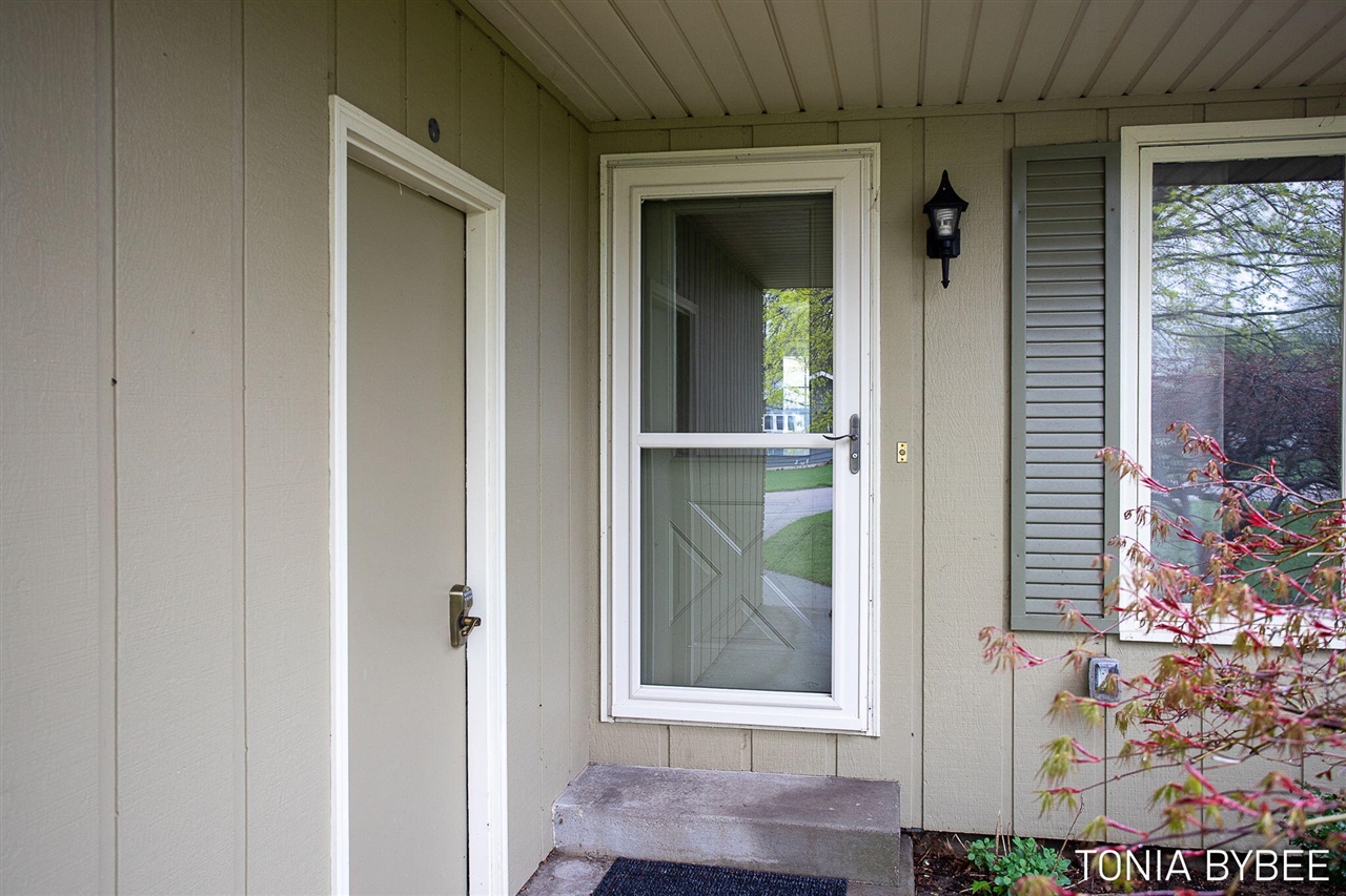 2594 West Chester Drive, Zeeland, MI, 49464-9118