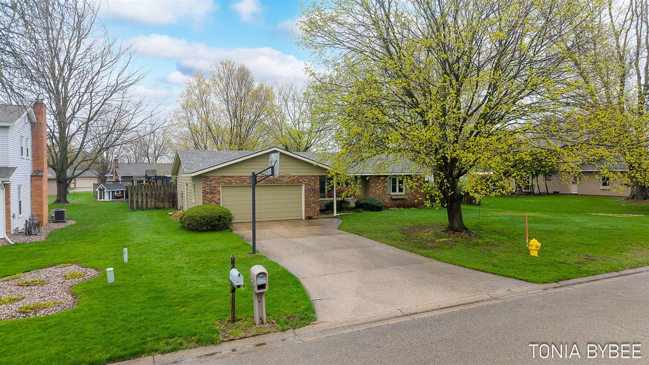 2594 West Chester Drive, Zeeland, MI, 49464-9118