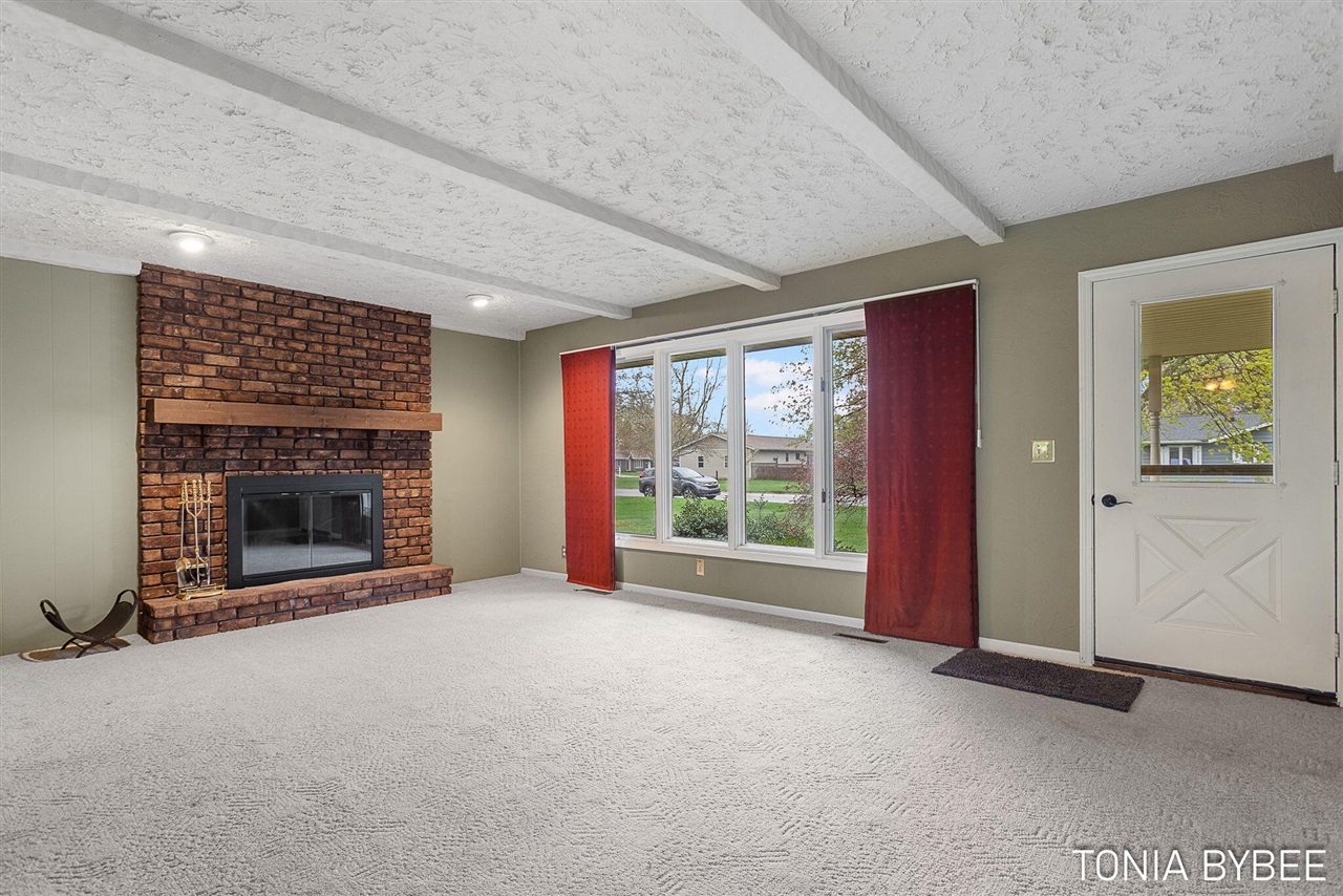 2594 West Chester Drive, Zeeland, MI, 49464-9118