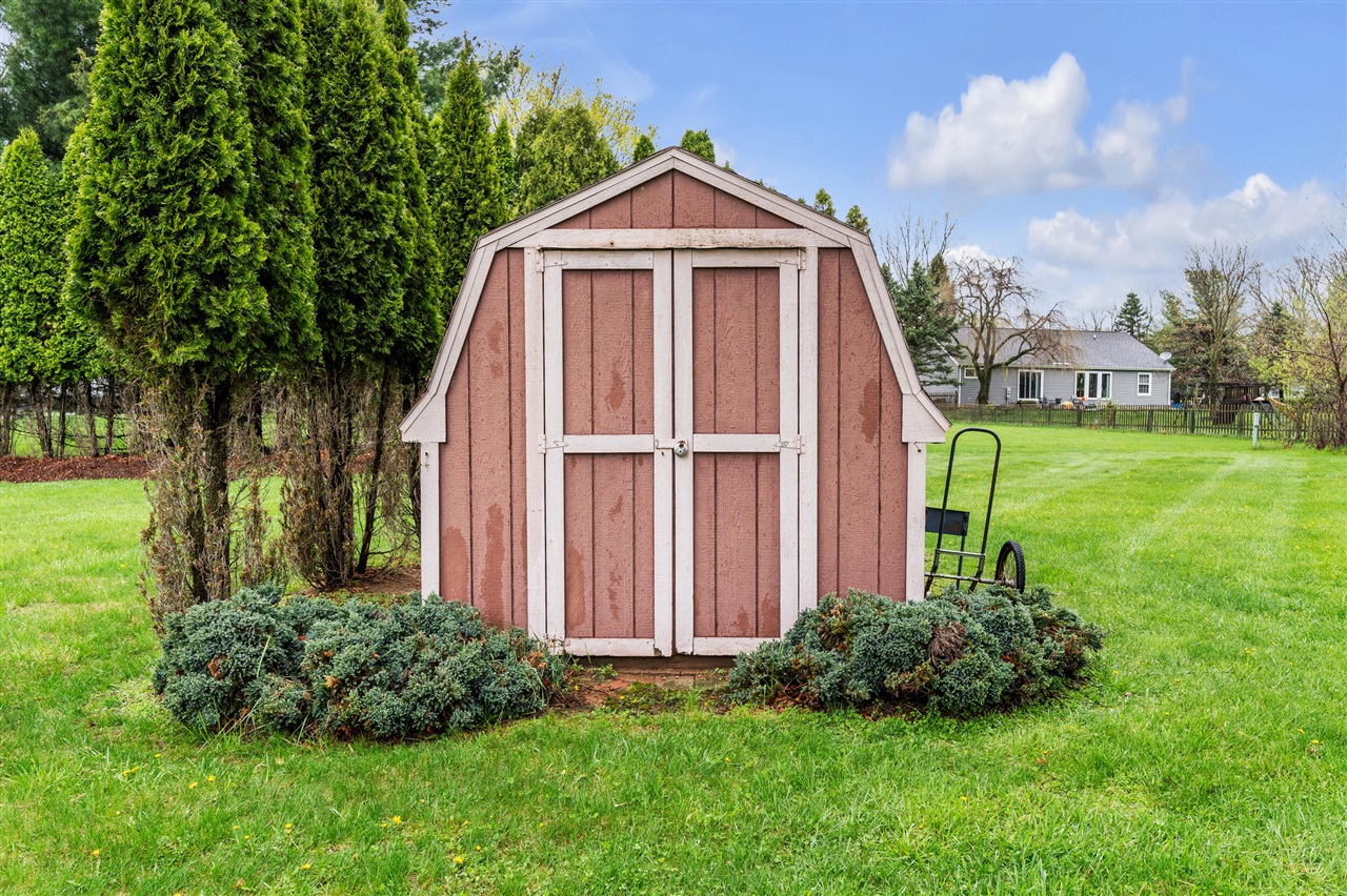 8020 Kurtland Court, Dexter, MI, 48130-9727