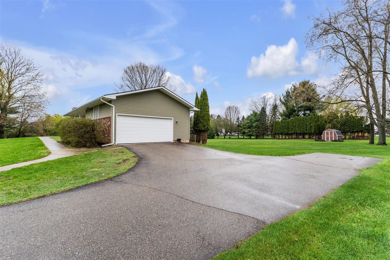 8020 Kurtland Court, Dexter, MI, 48130-9727