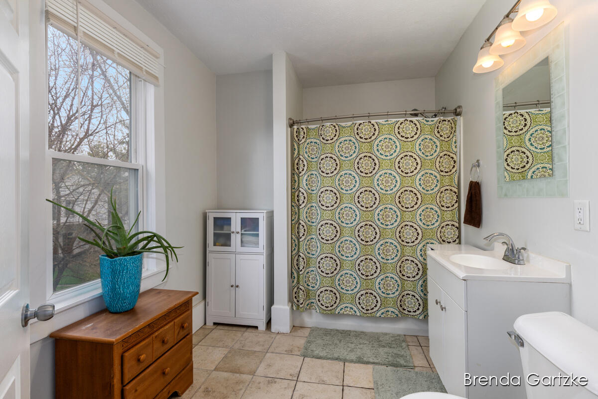 747 College Avenue, Grand Rapids, MI, 49503-1761