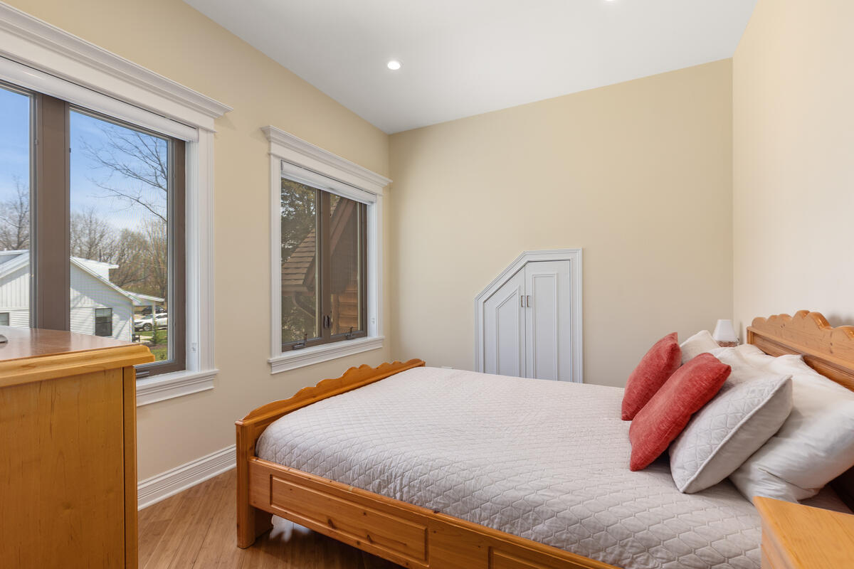 79 Pershing Street, South Haven, MI, 49090-9027