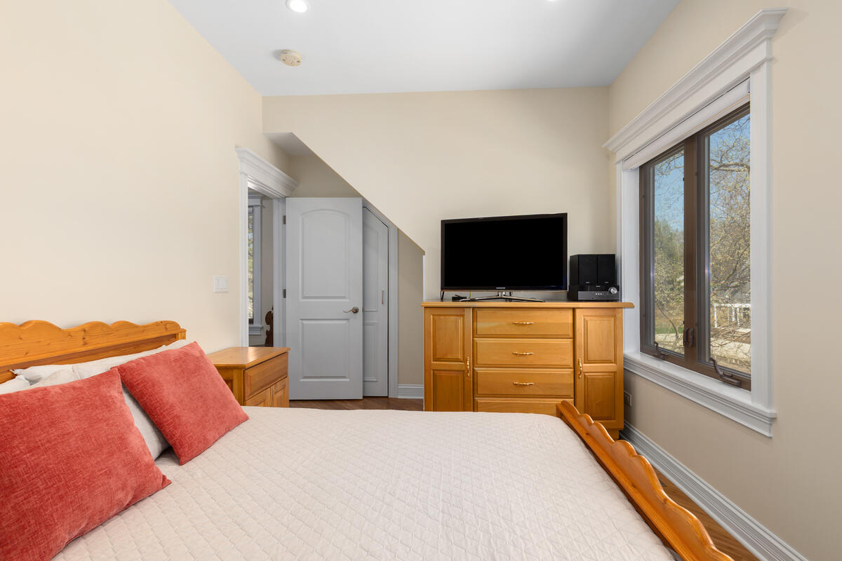 79 Pershing Street, South Haven, MI, 49090-9027