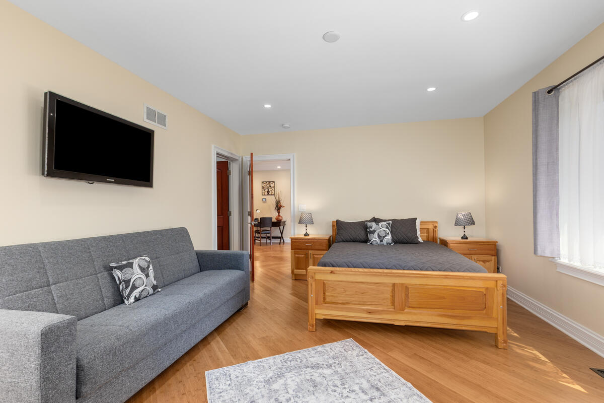 79 Pershing Street, South Haven, MI, 49090-9027