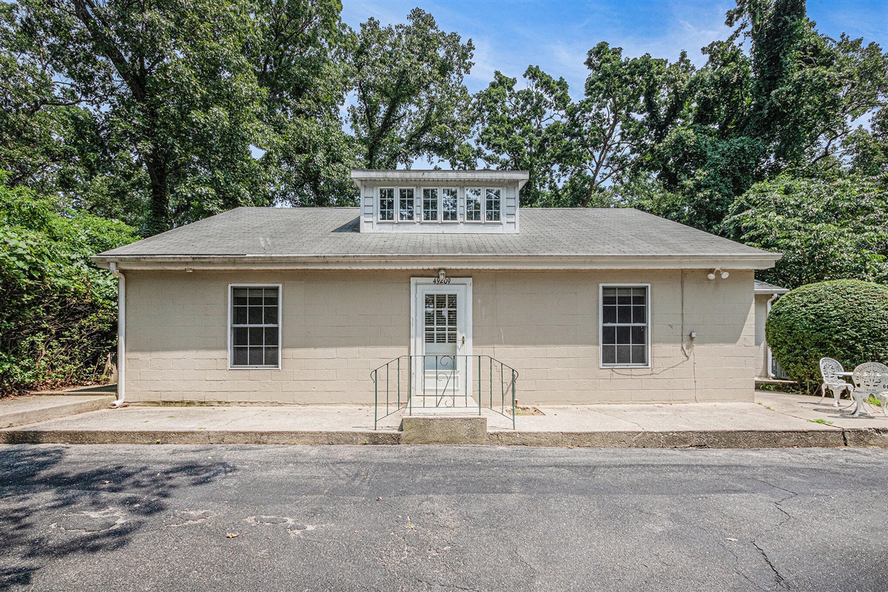 49209 Howard Avenue, New Buffalo, MI, 49117-9047