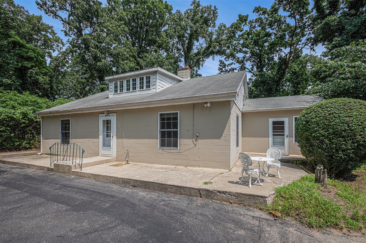 49209 Howard Avenue, New Buffalo, MI, 49117-9047