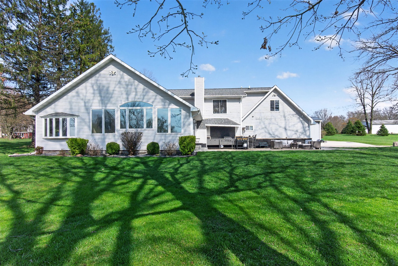 165 Trumble Lake Road, Rives Junction, MI, 49277-9729
