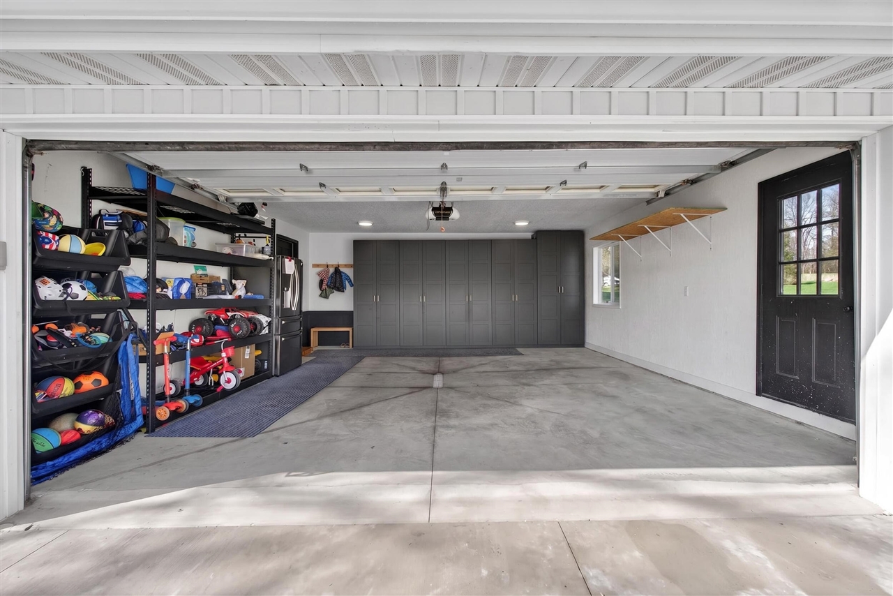 165 Trumble Lake Road, Rives Junction, MI, 49277-9729