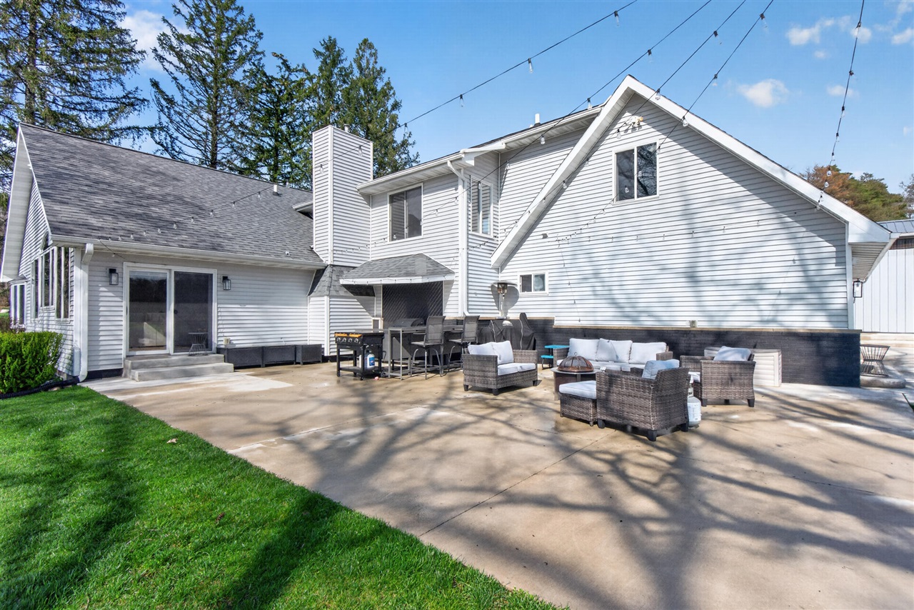 165 Trumble Lake Road, Rives Junction, MI, 49277-9729