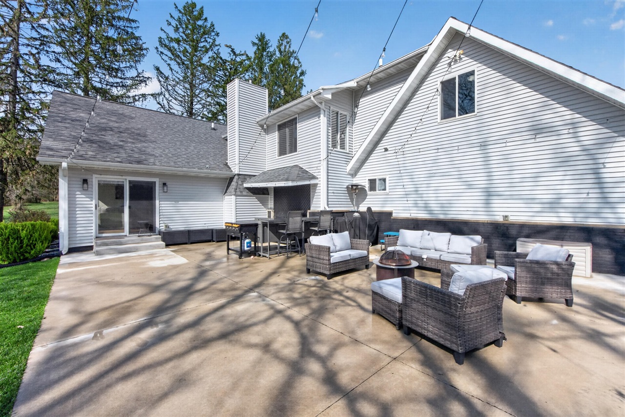 165 Trumble Lake Road, Rives Junction, MI, 49277-9729