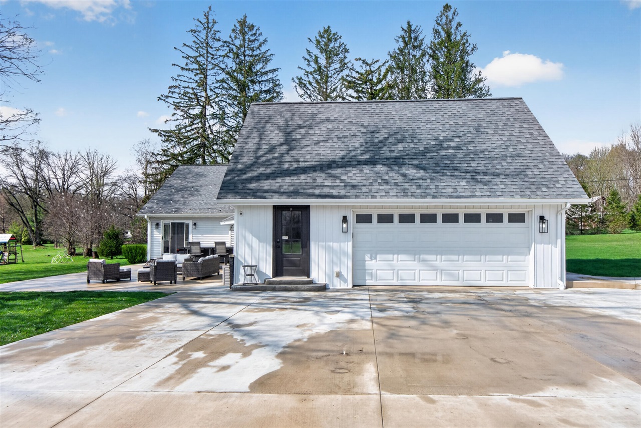 165 Trumble Lake Road, Rives Junction, MI, 49277-9729