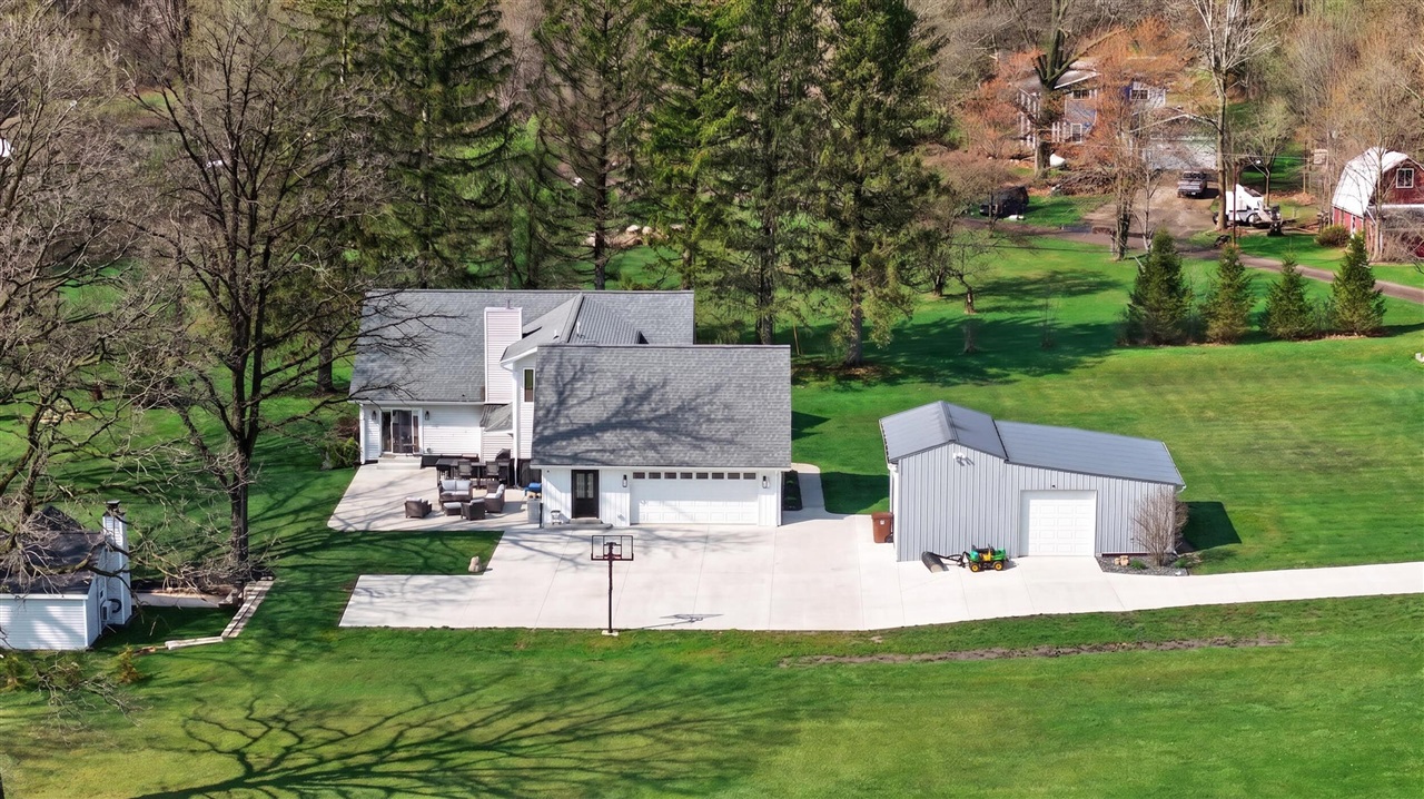 165 Trumble Lake Road, Rives Junction, MI, 49277-9729