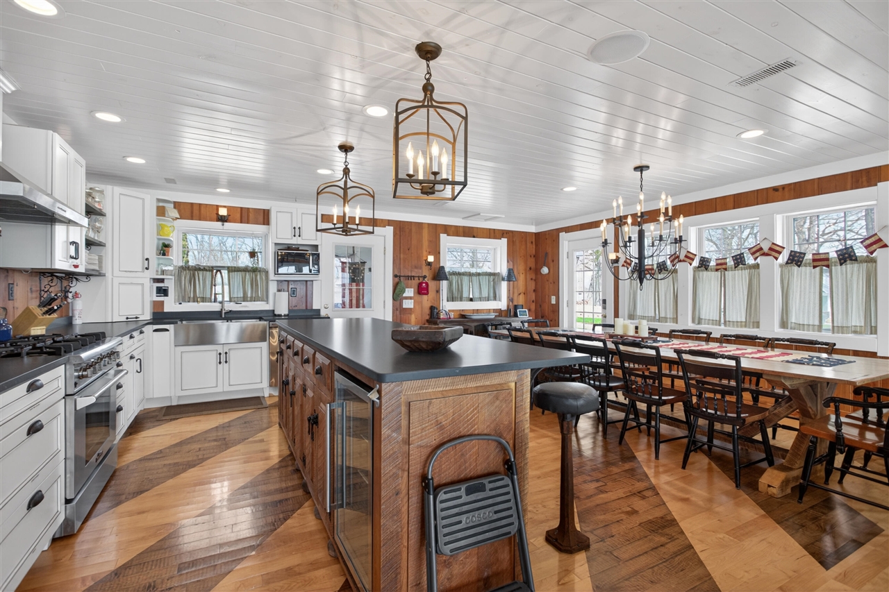 8714 Cherry Point Road, Manitou Beach, MI, 49253-9049