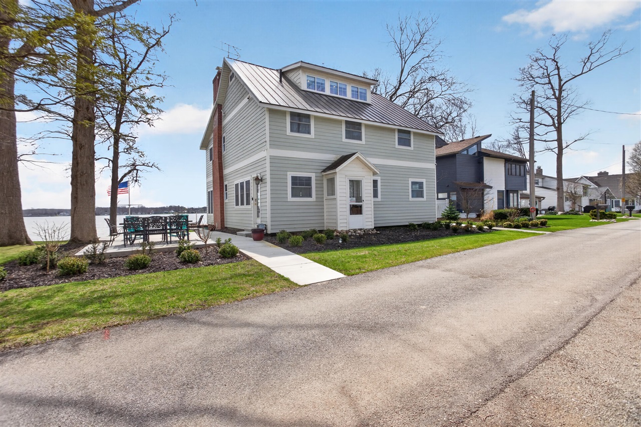 8714 Cherry Point Road, Manitou Beach, MI, 49253-9049