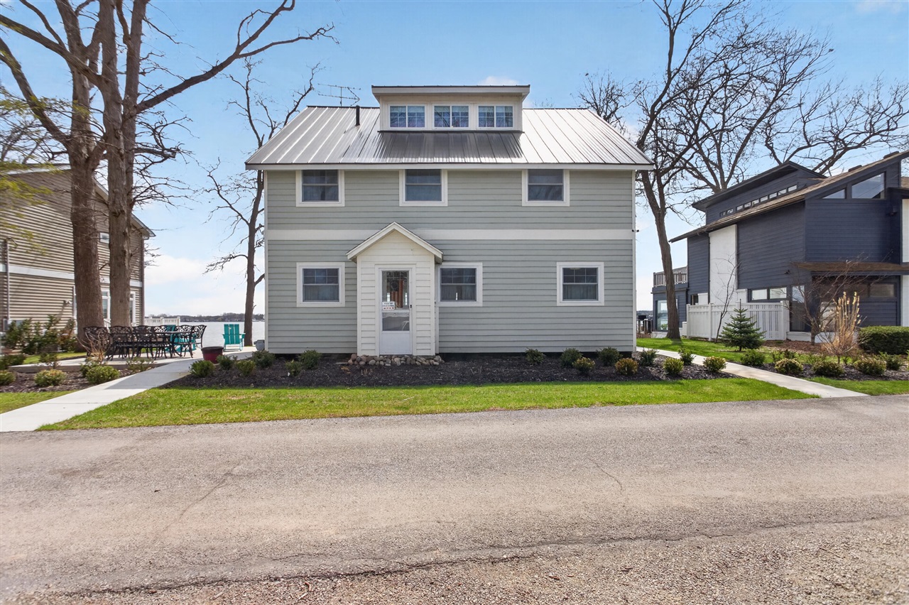 8714 Cherry Point Road, Manitou Beach, MI, 49253-9049