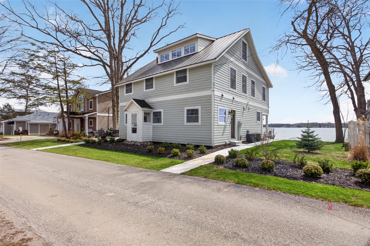 8714 Cherry Point Road, Manitou Beach, MI, 49253-9049