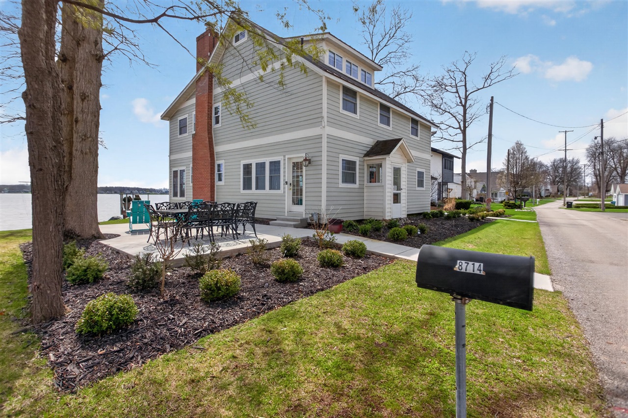 8714 Cherry Point Road, Manitou Beach, MI, 49253-9049