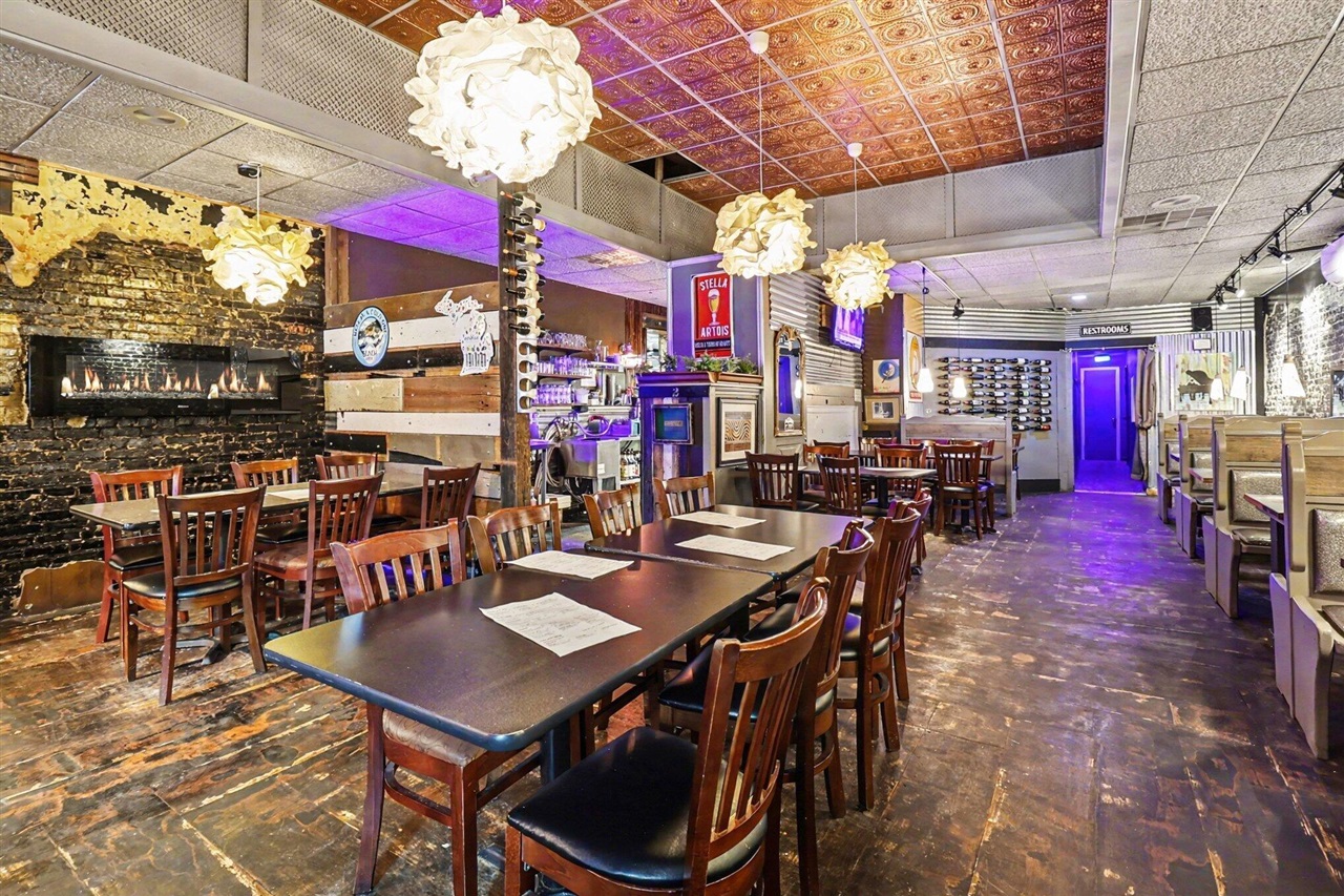 121 & 125 S James Street, Ludington, MI, 49431-2101