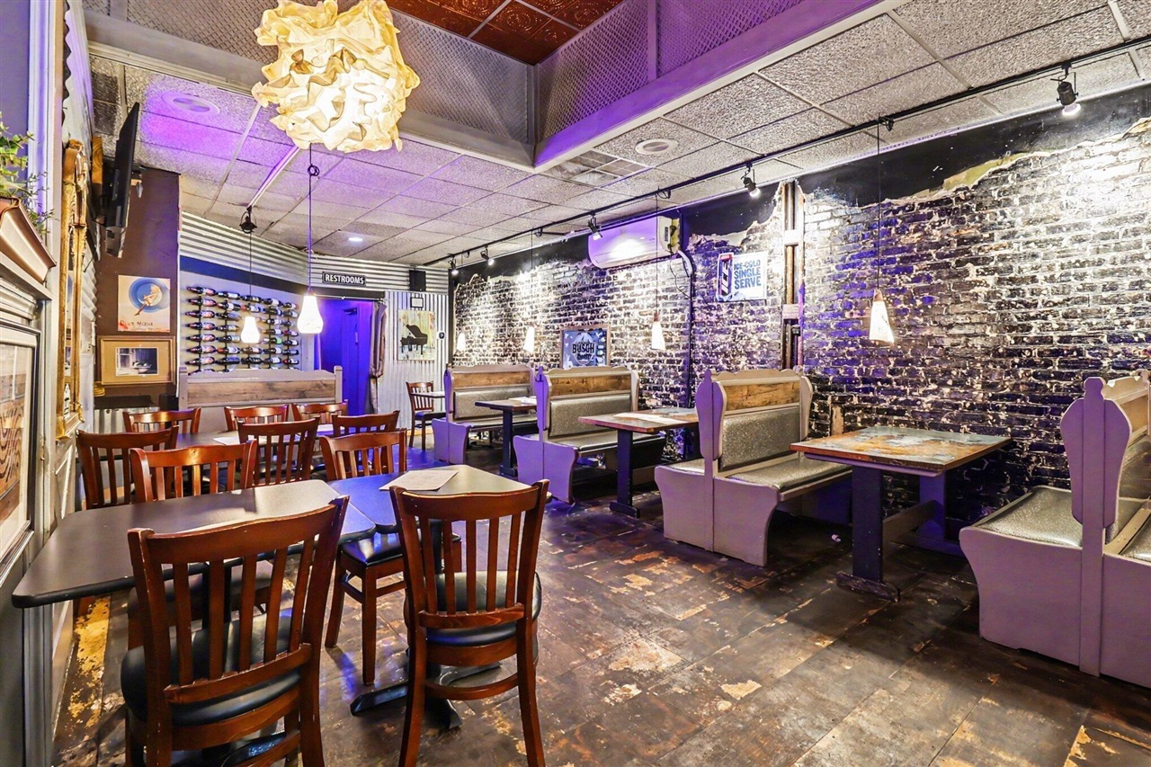 121 & 125 S James Street, Ludington, MI, 49431-2101